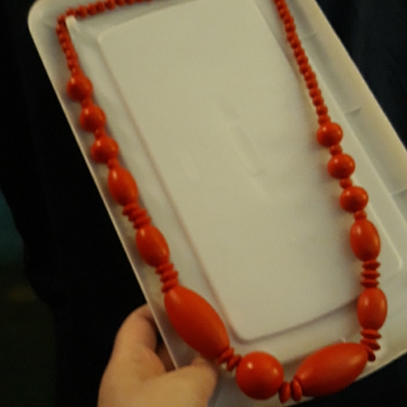 Red wooden bead necklace - Picture 2 of 4